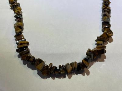 Vintage Tiger's Eye 34" Chip Bead Fashion Necklace in Very Good Preowned Condition as Pictured.