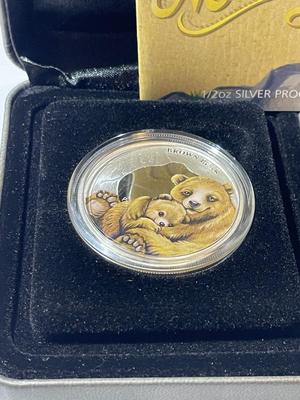 Australian MOTHER'S LOVE BEAR 2014 Proof Colorized 1/2 Ounce .999 Fine Silver Coin Limited to 10,000 as Pictured.