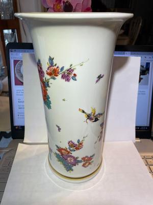 Vintage Lenox Saxony Porcelain Vase 11" Tall Commemorating the Smithsonian Institution in Good Preowned Condition.