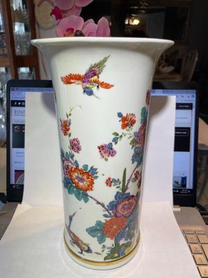 Vintage Lenox Saxony Porcelain Vase 11" Tall Commemorating the Smithsonian Institution in Good Preowned Condition.