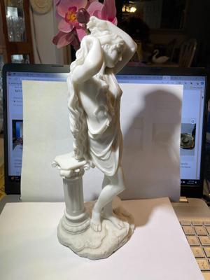 Vintage Veronese Design 11" Women Statue w/Pedestal in Good Preowned Condition.