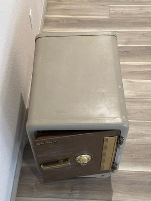 KEEP/SAFE COMBINATION FLOOR SAFE ON CASTERS (Has Combo)