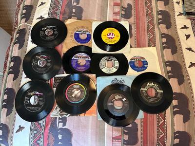 FATS DOMINO, LIONEL RICHIE AND MORE ON VINYL 45's