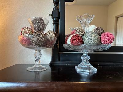 GLASS PEDESTAL BOWLS WITH DECORATIVE SPHERES