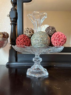 GLASS PEDESTAL BOWLS WITH DECORATIVE SPHERES
