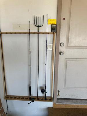 2 FISHING POLES W/REELS AND A FISH GAFF