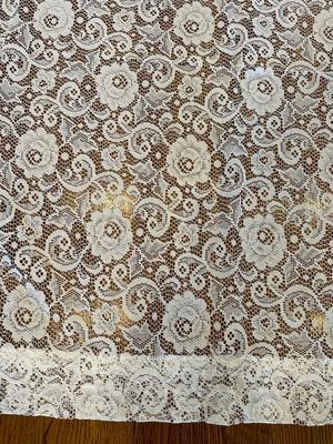 Eight Vintage Lace Curtains (8)