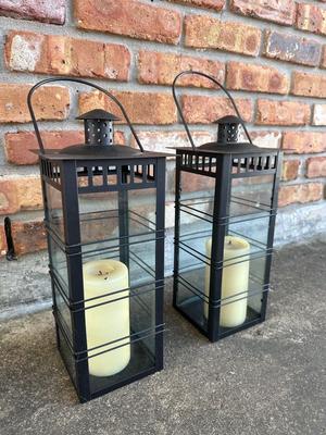 Pair of Black Lanterns