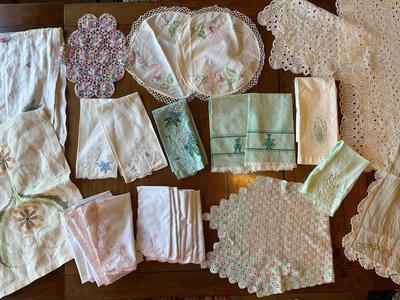 Vintage Embroidery Table Runners, Napkins, etc.