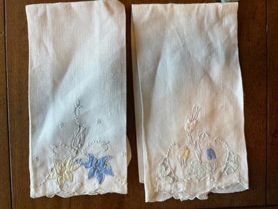 Vintage Embroidery Table Runners, Napkins, etc.