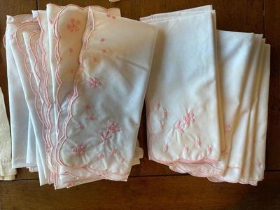 Vintage Embroidery Table Runners, Napkins, etc.