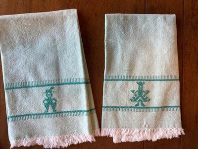 Vintage Embroidery Table Runners, Napkins, etc.