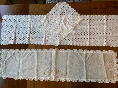 Vintage Embroidery Table Runners, Napkins, etc.