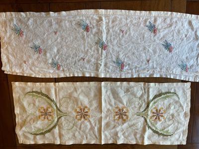 Vintage Embroidery Table Runners, Napkins, etc.