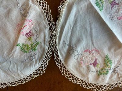 Vintage Embroidery Table Runners, Napkins, etc.