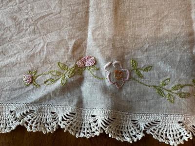 Vintage Embroidery Table Runners, Napkins, etc.