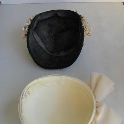 Nice Vintage Ladies Hats