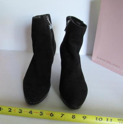Women's Short Zip Up High Heeled Boots, Bandolino, 8 1/2M