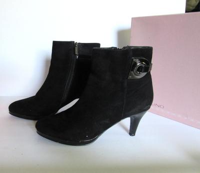 Women's Short Zip Up High Heeled Boots, Bandolino, 8 1/2M