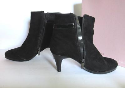 Women's Short Zip Up High Heeled Boots, Bandolino, 8 1/2M