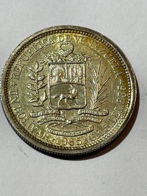Venezuela 1965 Uncirculated/Toned Condition 1 Bolivar Silver Coin, "Simon Bolivar" as Pictured.