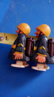 LOT 75 - VINTAGE HAP HOP TOY WALKER