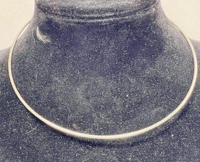 Silver tone hoop necklace fashion jewelry
