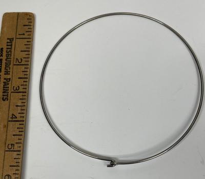 Silver tone hoop necklace fashion jewelry