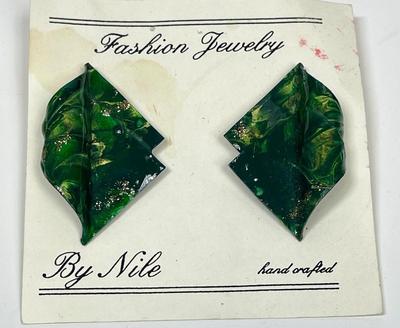 Hand-crafted Fashion Jewelry Earrings green abstract design