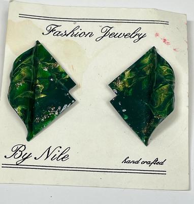 Hand-crafted Fashion Jewelry Earrings green abstract design