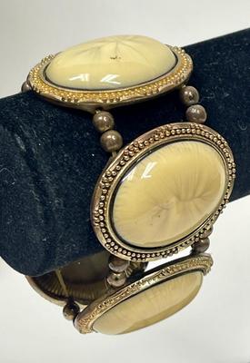 Vintage Costume Jewelry Stretch Bracelet Brass tone with large oval stones