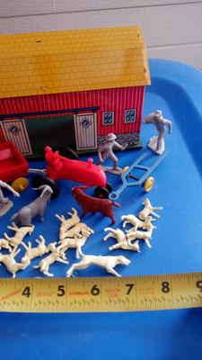 LOT 77 - VINTAGE MARX FARM SET