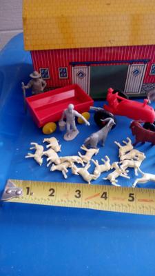 LOT 77 - VINTAGE MARX FARM SET