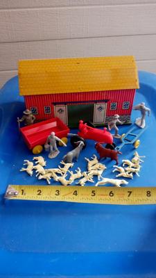 LOT 77 - VINTAGE MARX FARM SET