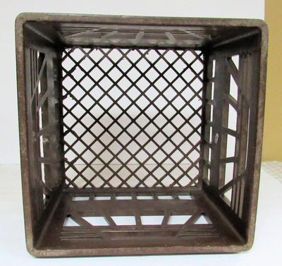 Older Plastic Spinney Run Bottle Case