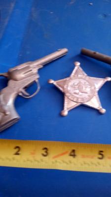 LOT 84 - TWO OLD CAP GUNS AND TOY BADGE