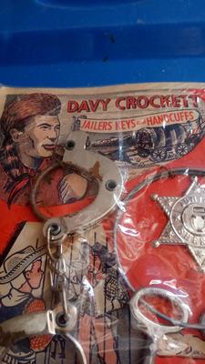 LOT 88 - OLD TOY HANDCUFFS AND JAILERS KEYS