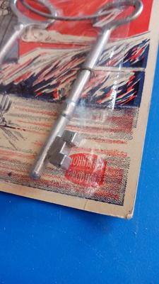 LOT 88 - OLD TOY HANDCUFFS AND JAILERS KEYS