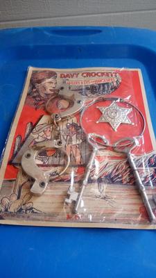 LOT 88 - OLD TOY HANDCUFFS AND JAILERS KEYS