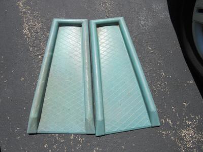 Sturdy Plastic Water Trays For Downspouts
