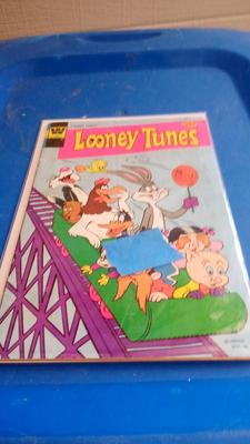 LOT 95 - OLD LOONEY TUNES COMIC BOOK