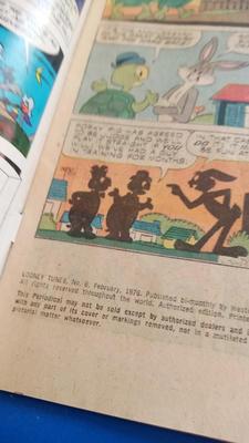 LOT 95 - OLD LOONEY TUNES COMIC BOOK