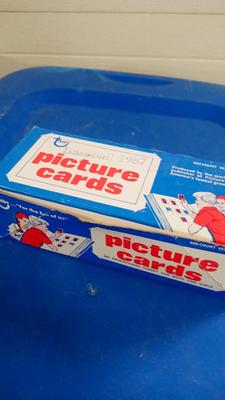 LOT 101 - BOX 1987 TOPPS BASEBALL CARDS