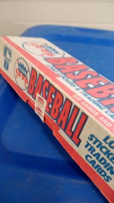 LOT 103 - BOX 1990 FLEER BASEBALL CARDS