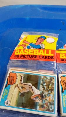 LOT 110 - TW0 PACKS BASEBALL CARDS