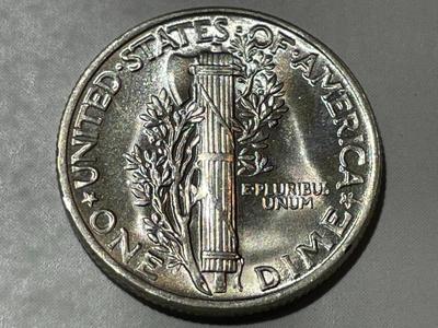 1945-P BU CONDITION MERCURY SILVER DIME AS PICTURED.