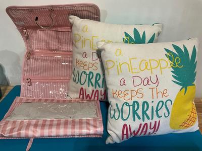 Victoria Secret travel bag w/2 pillows