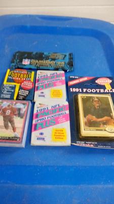 LOT 114 - SIX PACKS OF VINTAGE FOOTBALL CARDS