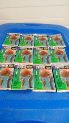 LOT 116 - 12 UNOPENED PACKS OF BASKETBALL CARDS