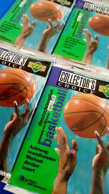 LOT 116 - 12 UNOPENED PACKS OF BASKETBALL CARDS
